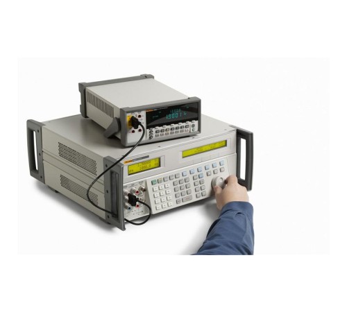 Многоцелевой калибратор Fluke 5522A-PQ/1G 240 Многоцелевой калибратор Fluke 5522A-PQ/1G 240